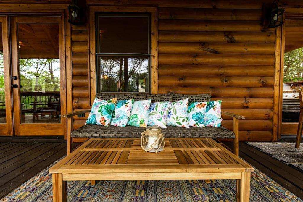 Luxe Family Cabin 8 Min To Downtown بلو ريدج المظهر الخارجي الصورة
