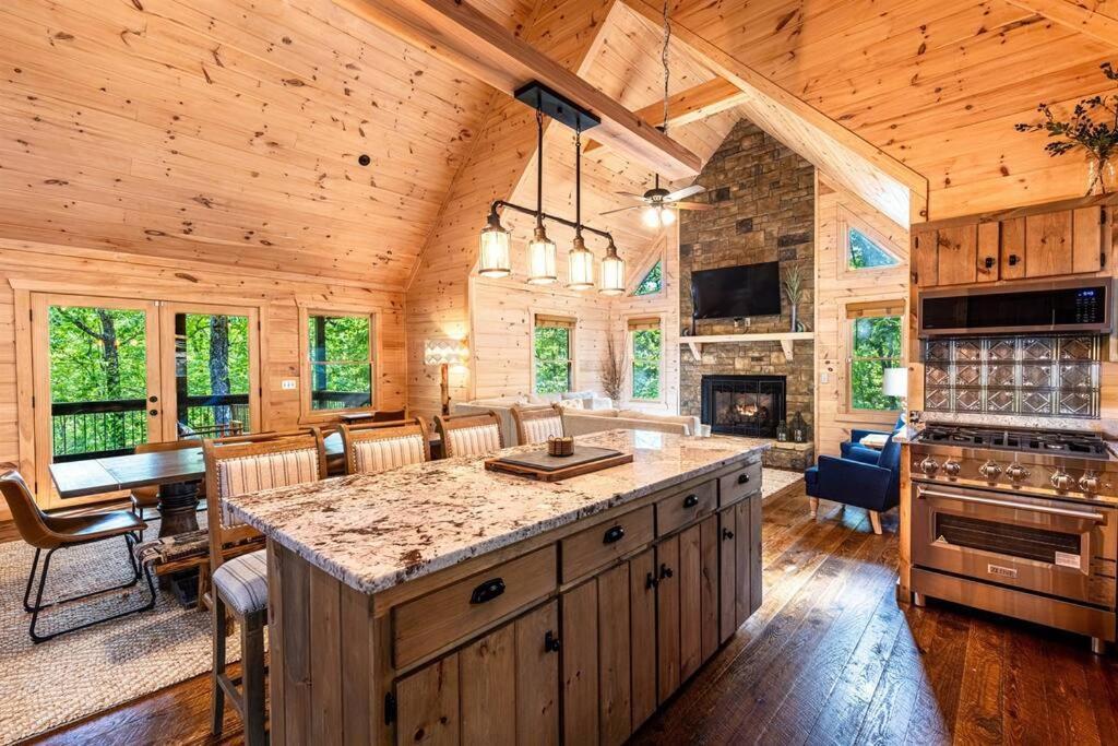 Luxe Family Cabin 8 Min To Downtown بلو ريدج المظهر الخارجي الصورة